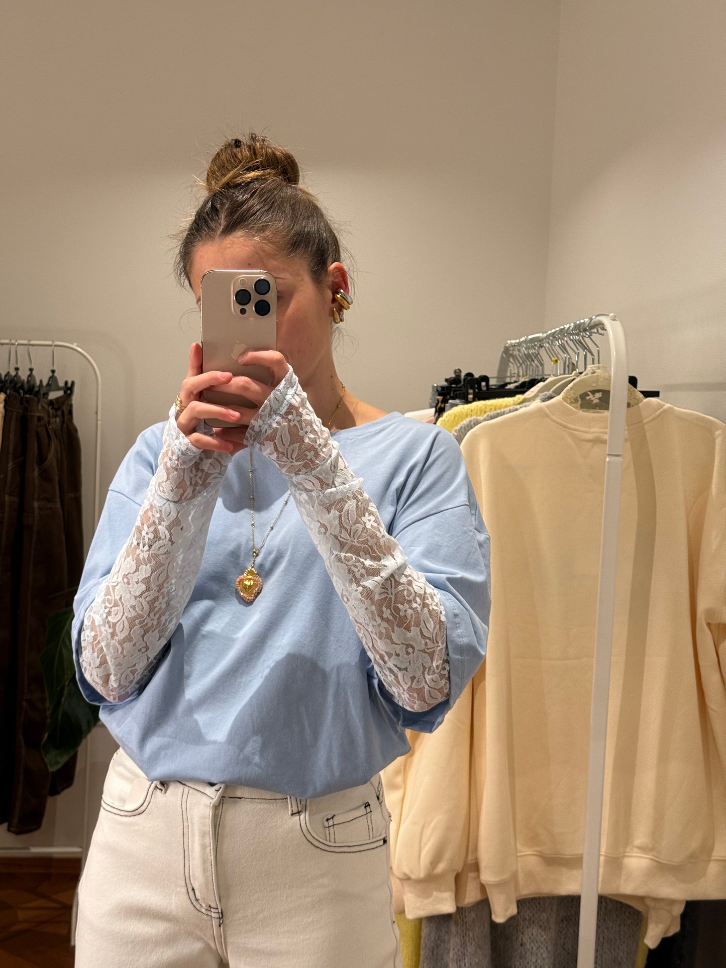T-SHIRT CON MANICOTTO IN PIZZO