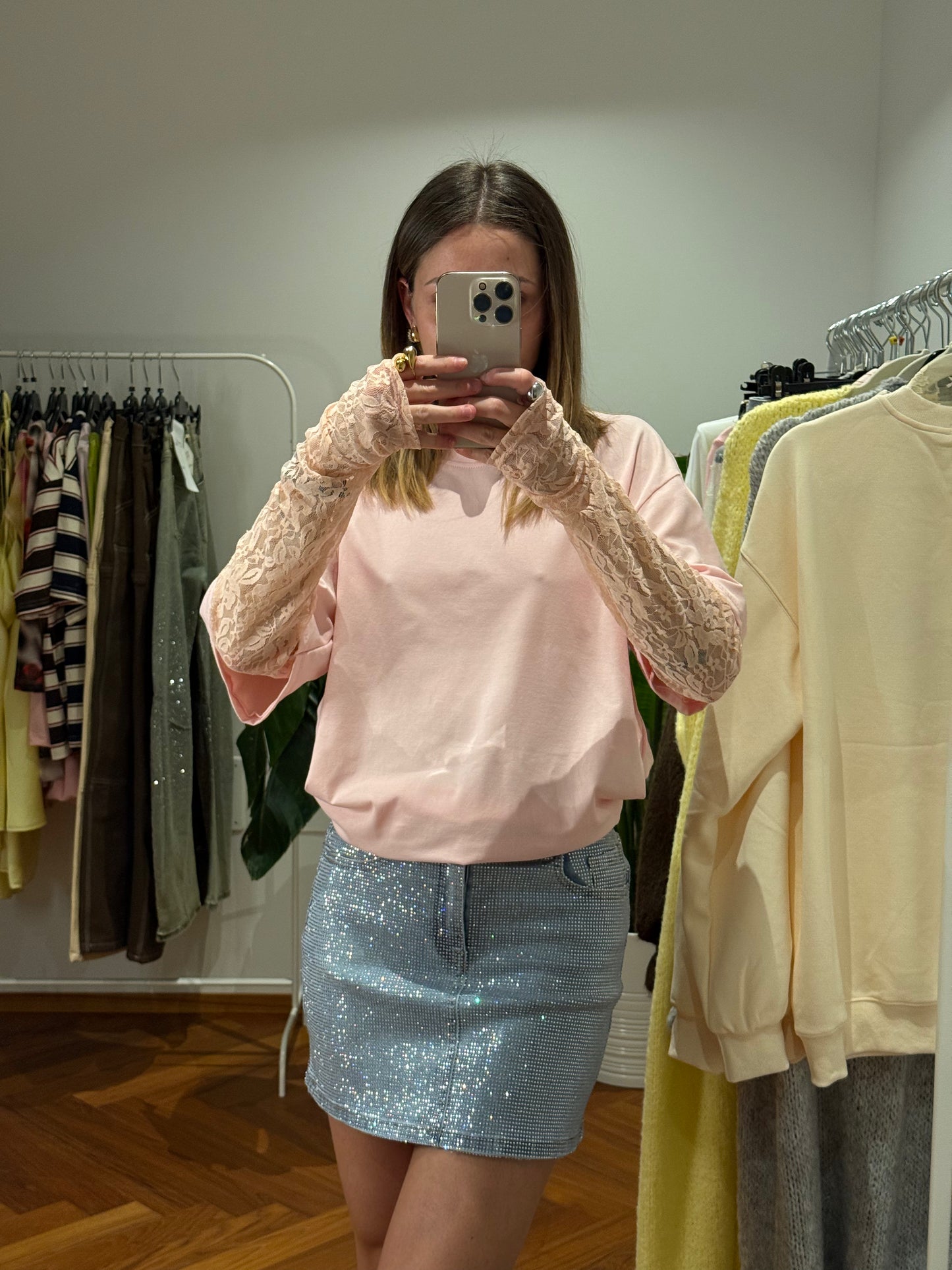 T-SHIRT CON MANICOTTO IN PIZZO