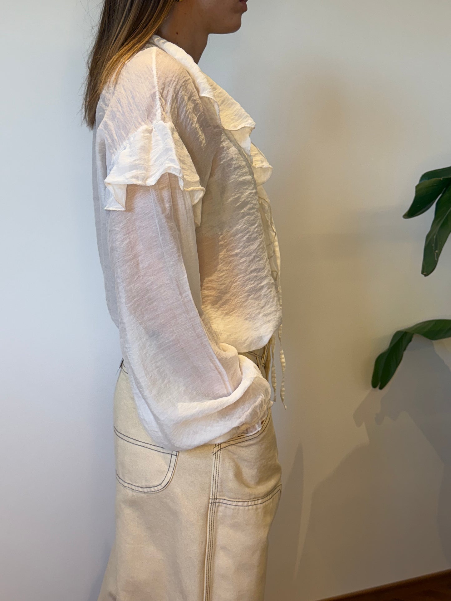 BLUSA CON ROUCHES
