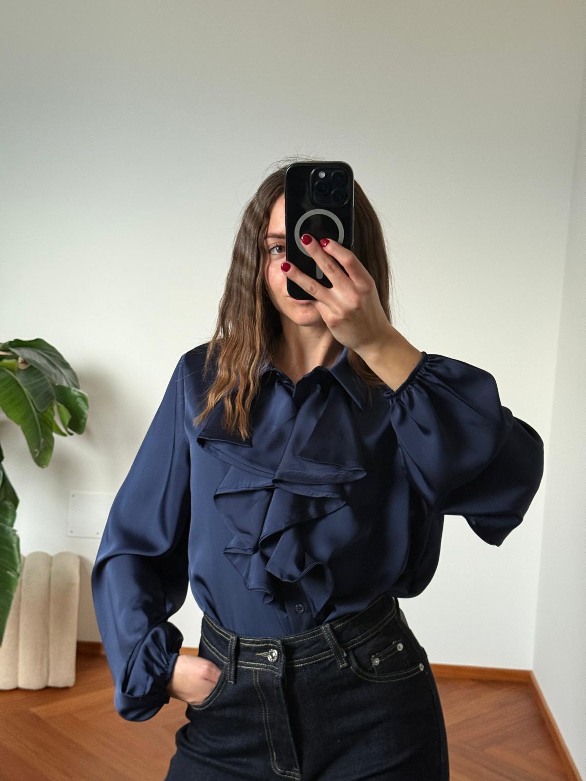 BLUSA SATIN CON VOLANT