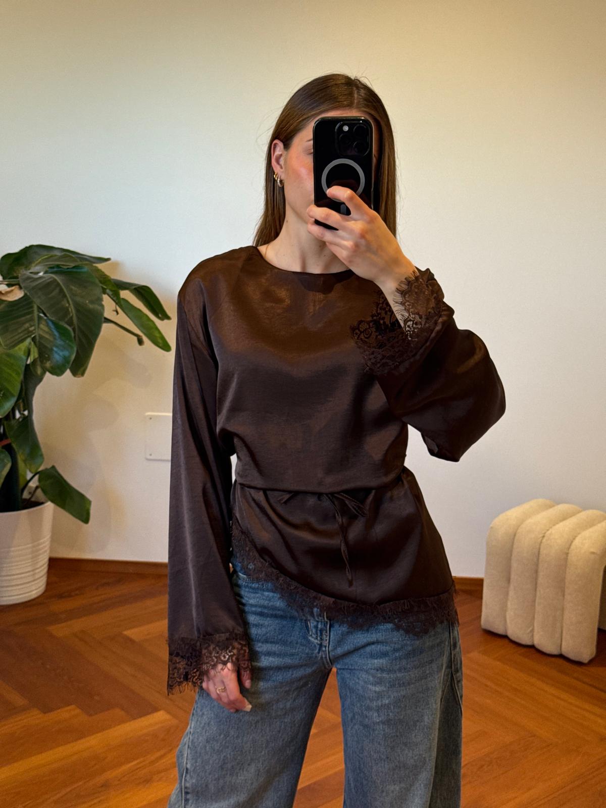 BLUSA CON PIZZO