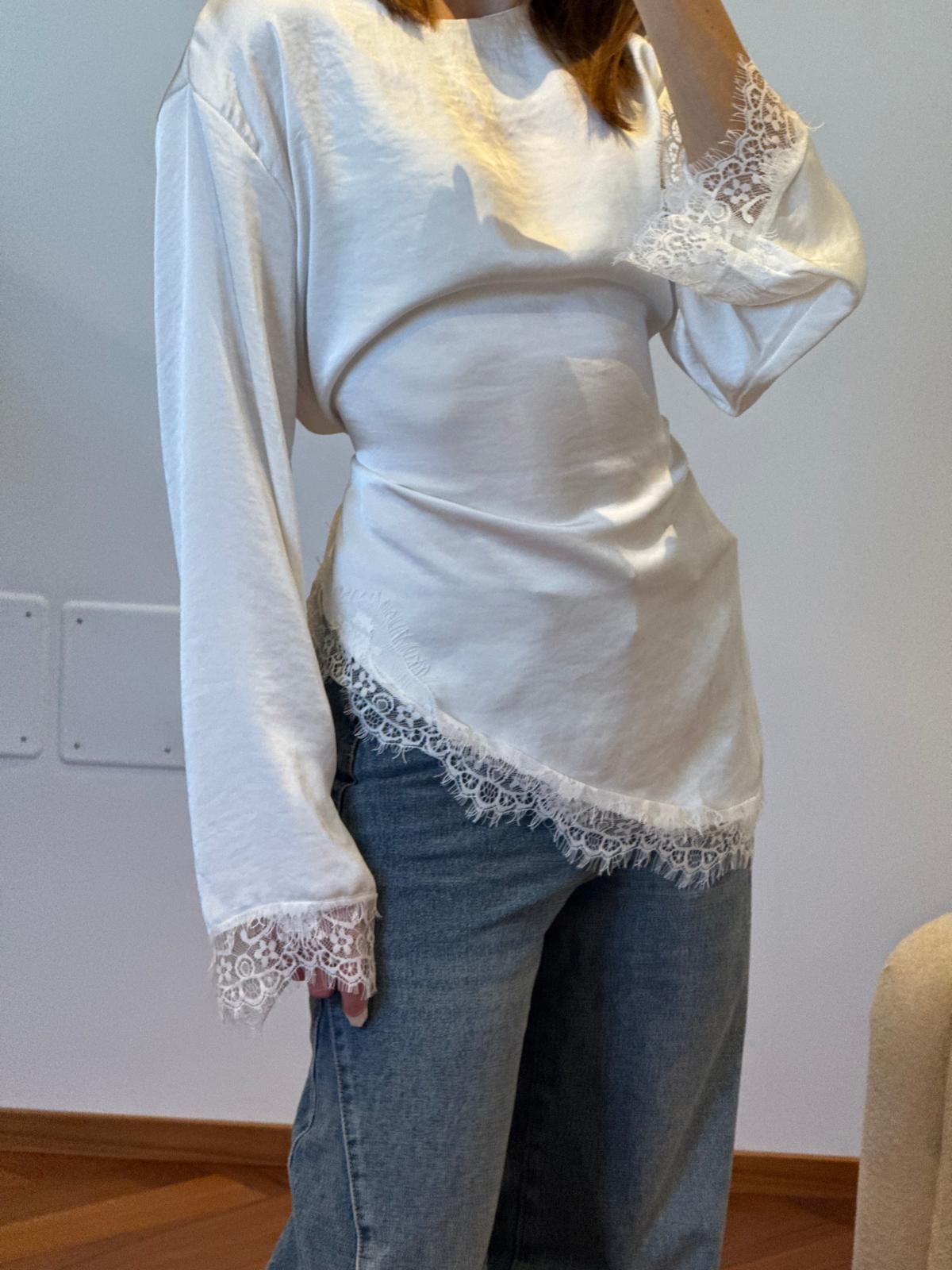 BLUSA CON PIZZO