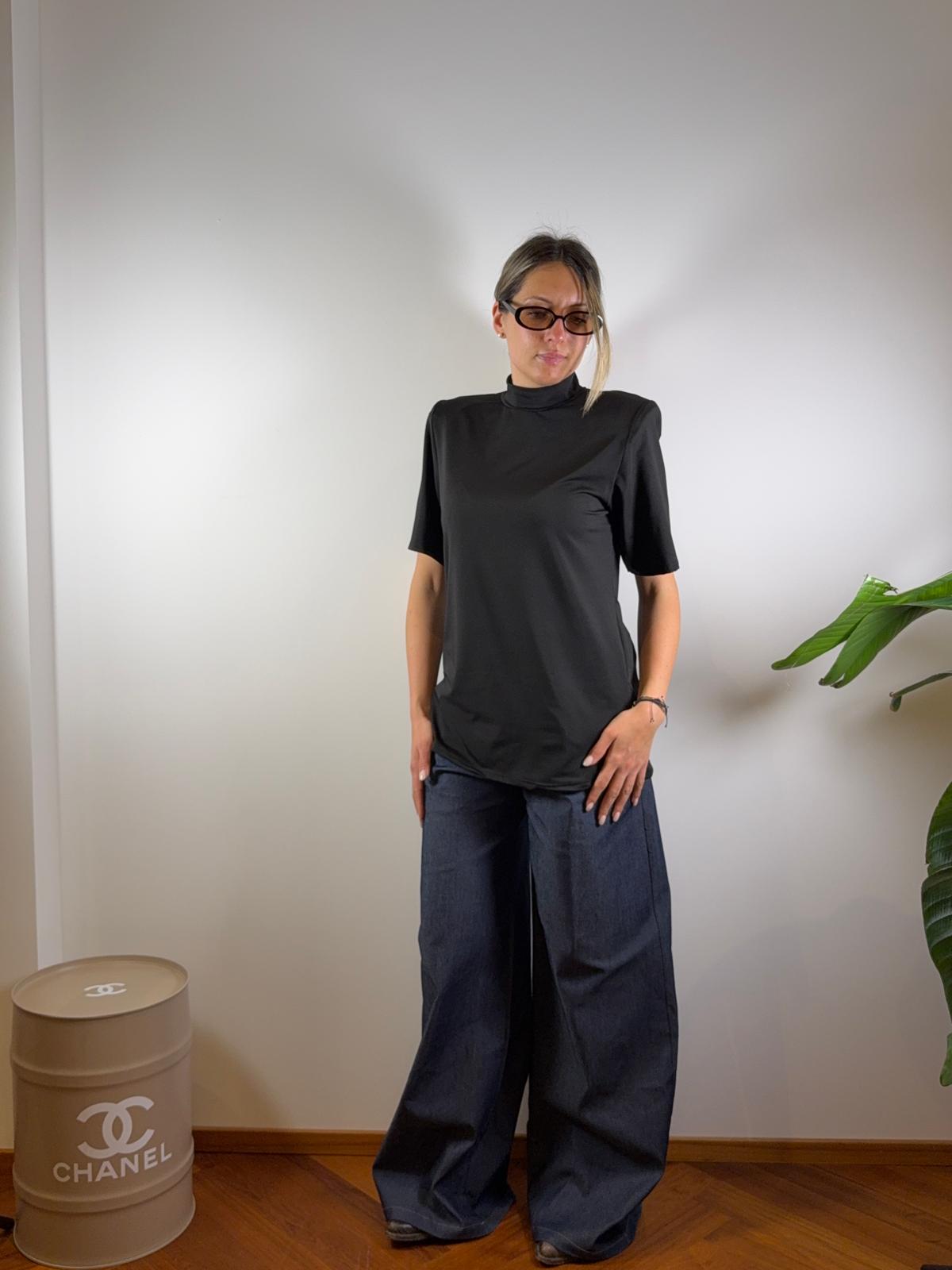 T-SHIRT DELIA CON SPALLINE E COLLO ALTO